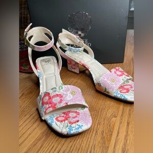 New Vince Camuto Womens Acaylee Ankle strap sandals